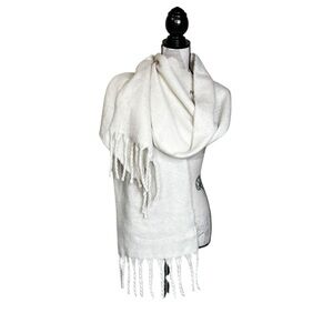 GAP 14”x85” Ivory Fringe Cozy Wrap Scarf